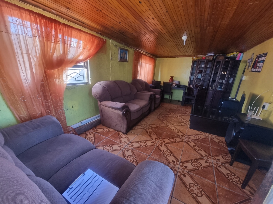 4 Bedroom Property for Sale in Kwanonqaba Western Cape